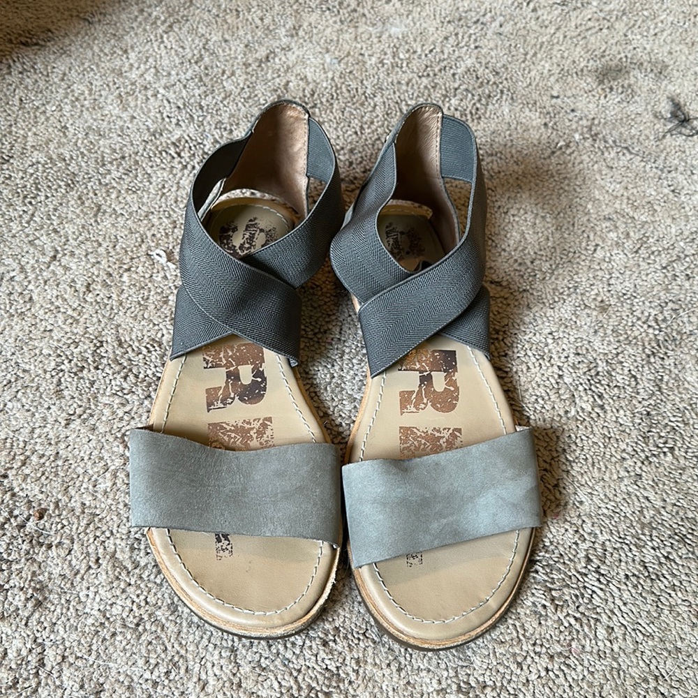 Like new Sorel sandals